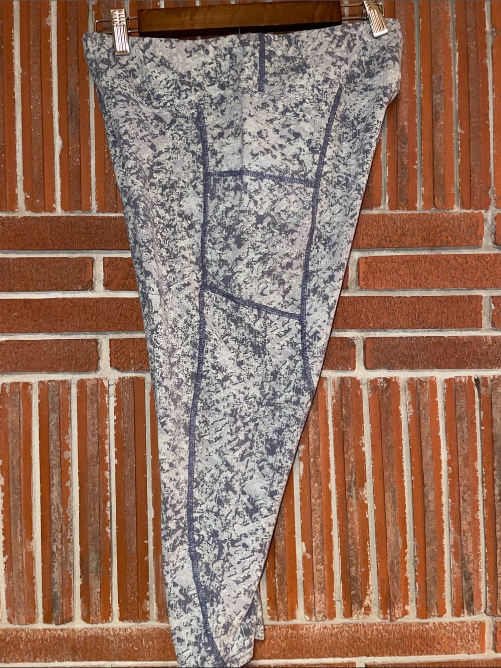 Pact women’s  Capri Leggings in Blue Marble - Picture 5 of 7